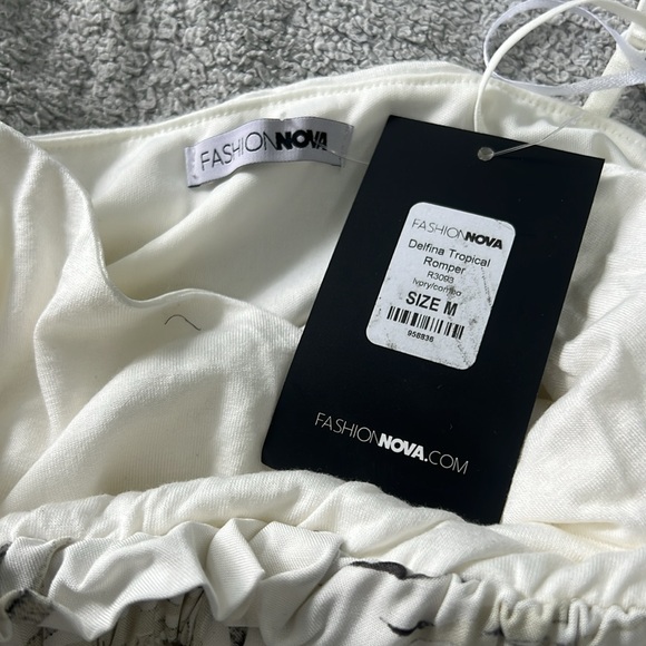 NNW- women’s Fashion Nova romper- size Med - Picture 7 of 8